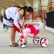 儿童三轮车带音乐灯光宝脚踏三轮车玩具车儿童自行车