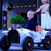 亲子车儿童电动车汽车可坐人带踏板可坐大人亲子互动车推车