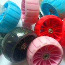 儿童自行车辅助轮 平衡车扭扭车配件 多种颜色支撑边护平衡闪光轮