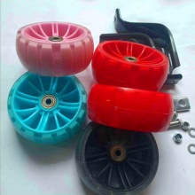 儿童自行车辅助轮 平衡车扭扭车配件 多种颜色支撑边护平衡闪光轮