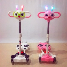 小兔子款滑行车 带闪光音乐蛙式活力扭扭车 儿童四轮滑板车