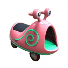 新款四轮溜溜童车摇摆扭扭车 储物功能滑步车 儿童滑行车