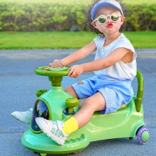 1-6岁男女宝宝新款灯光音乐防侧翻静音滑轮摇摆玩具车儿童扭扭车
