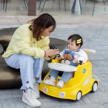 新款电动平衡车上手操作推步行者婴儿女孩男孩迷你漂移车