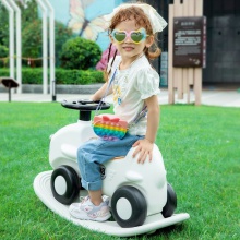 可爱的4轮儿童塑料车滑滑板车骑在车上/摇马玩具儿童平衡车/儿童车秋千滑车