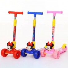儿童卡通滑板车3-6-14岁闪光四轮三轮脚踏车可折叠滑滑车