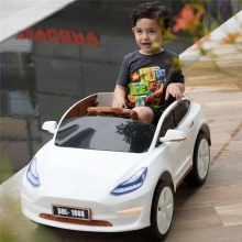 新款儿童可爱电动车四轮汽车带遥控宝宝玩具车充电可坐人摇摇童车