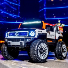 婴儿童电动车四驱越野车警车玩具车可坐双人宝宝遥控汽车小孩摇摆