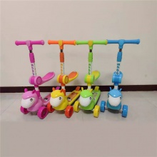 儿童滑板车3-6岁音乐闪光轮厂家滑行车可折叠三合一溜溜车