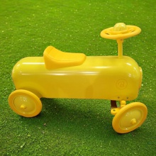 北欧风INS波比四轮学步车金属扭扭车 高颜值房间拍摄摆件