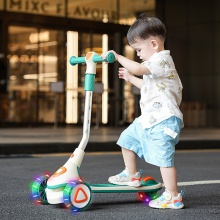 儿童滑板车可调节三合一滑板车音乐灯光滑板车儿童平衡车踏板车