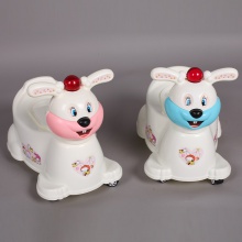 儿童马桶宝宝坐便器尿盆宝宝滑行车平衡车儿童玩具新奇发光玩具车