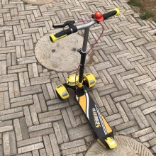 新款大号儿童滑板车大童滑板车三四轮成人踏板车可折叠