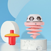 儿童礼物七彩闪光旋转弹跳音乐发光陀螺夜市小孩玩具摆摊货源